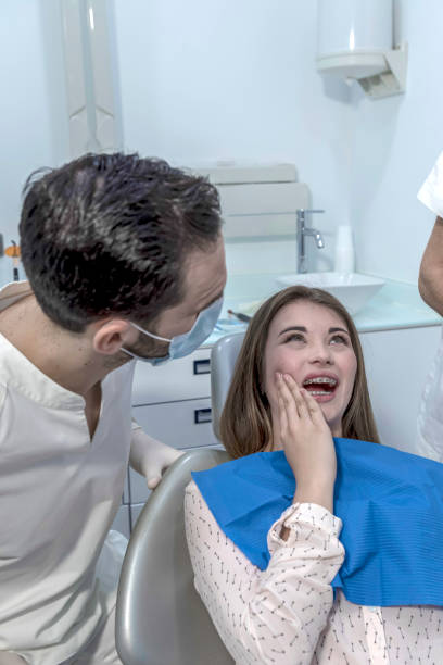 Best Broken or Cracked Tooth Emergency Dentist in Shelton, CT